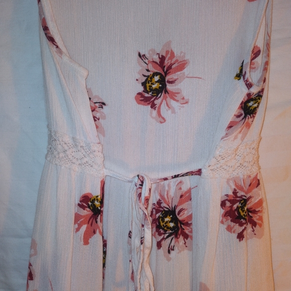 Dress - Picture 3 of 4